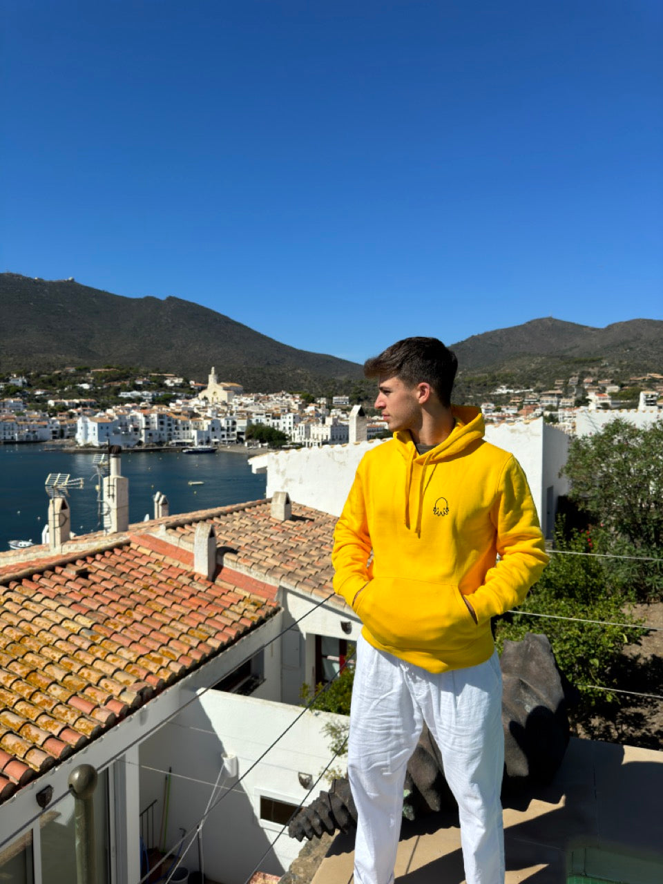 The sweatshirt is Cucurucuc